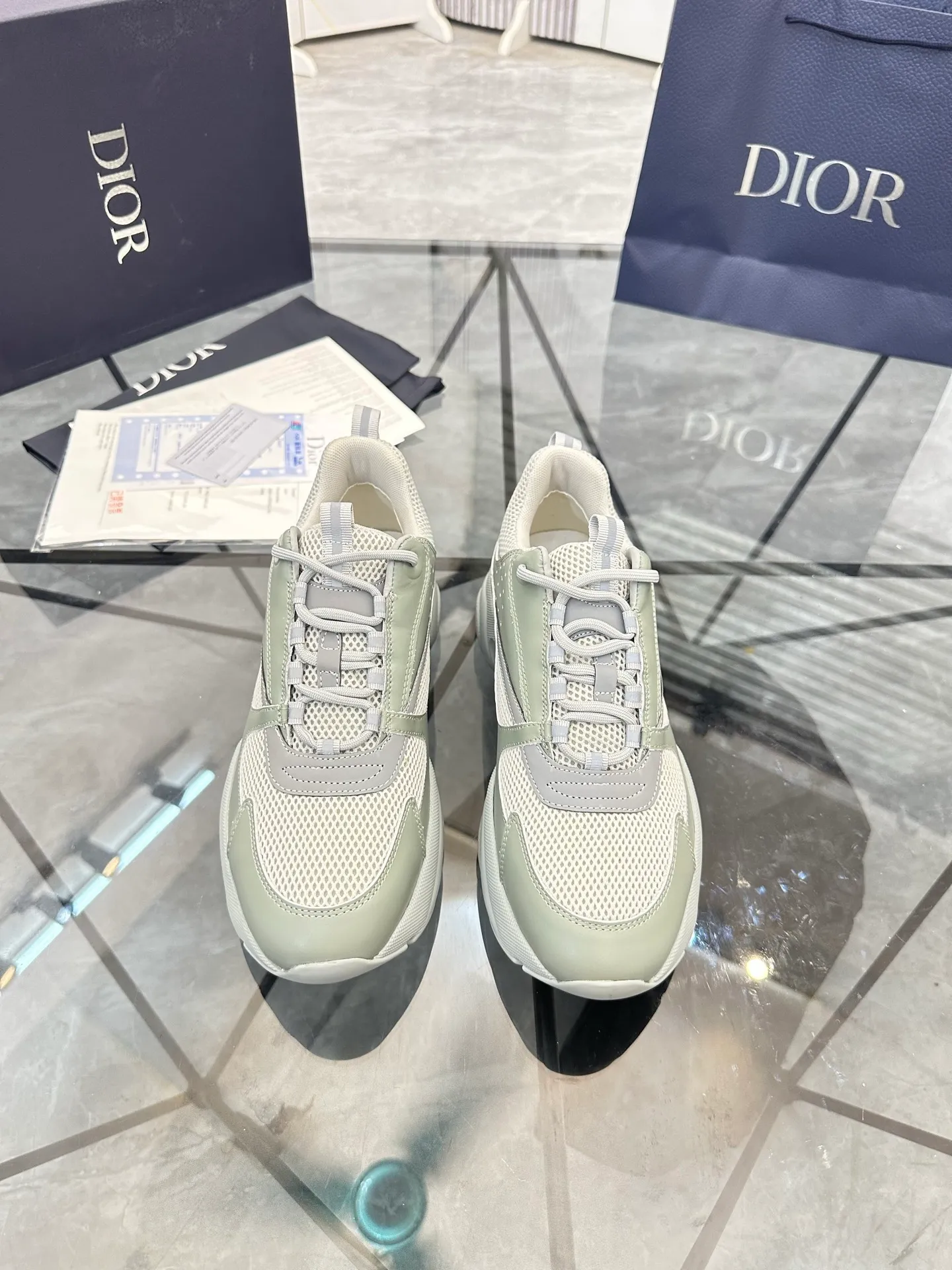 Men's shoes: 💰P460¥ Ready in Guangzhou, fully packaged Product trademark: Dior* "Dior*" low-top casual shoes Regular size: 38-46 (can be customized to 47) B22 Product materials: imported cowhide leather upper spliced ​​with original fabric, breathable lining, original outsole. Number: 920